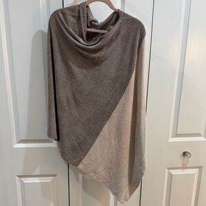 RARE: Barefoot Dreams Three-Tone Poncho in Brown, Beige and Taupe One Size Plus
